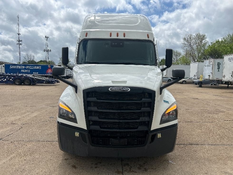 Sleeper Tractor-Heavy Duty Tractors-Freightliner-2023-T12664ST-Memphis-TN-659,408\n\t\tmiles-$ 58,750 - Image 2