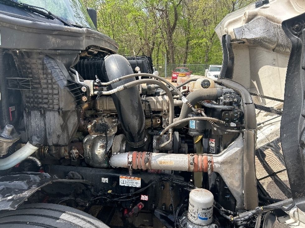 Sleeper Tractor-Heavy Duty Tractors-Freightliner-2023-T12664ST-Memphis-TN-659,408\n\t\tmiles-$ 58,750 - Image 20