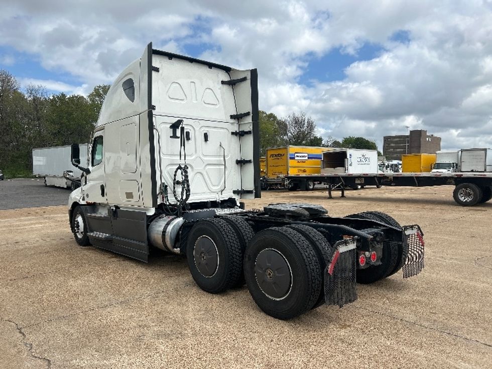 Sleeper Tractor-Heavy Duty Tractors-Freightliner-2023-T12664ST-Memphis-TN-659,408\n\t\tmiles-$ 58,750 - Image 5