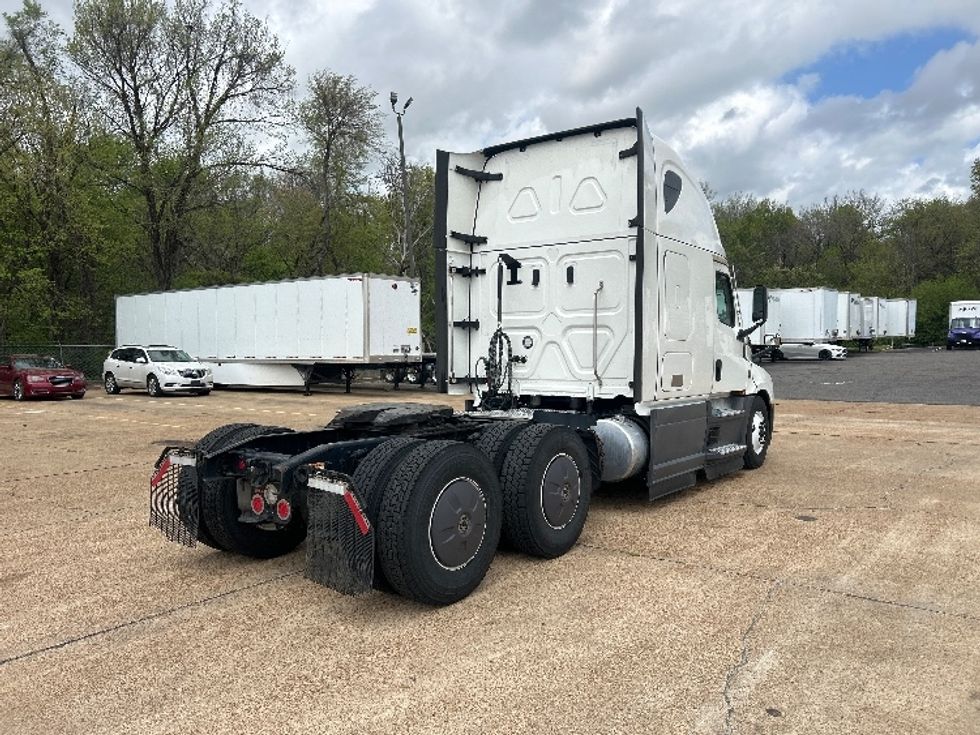 Sleeper Tractor-Heavy Duty Tractors-Freightliner-2023-T12664ST-Memphis-TN-659,408\n\t\tmiles-$ 58,750 - Image 7