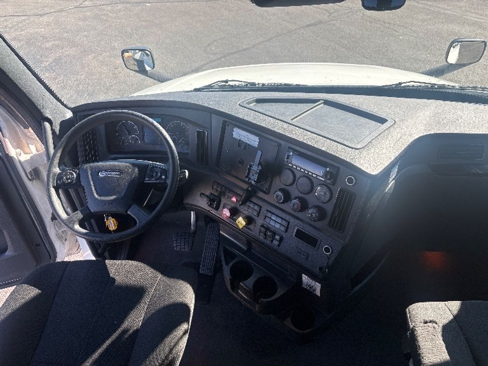 Sleeper Tractor-Heavy Duty Tractors-Freightliner-2023-T12664ST-Middlefield-OH-751,959\n\t\tmiles-$ 58,000 - Image 12