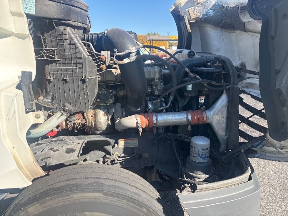 Sleeper Tractor-Heavy Duty Tractors-Freightliner-2023-T12664ST-Middlefield-OH-751,959\n\t\tmiles-$ 58,000 - Image 19