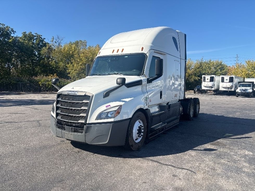 Sleeper Tractor-Heavy Duty Tractors-Freightliner-2023-T12664ST-Middlefield-OH-751,959\n\t\tmiles-$ 58,000 - Image 3