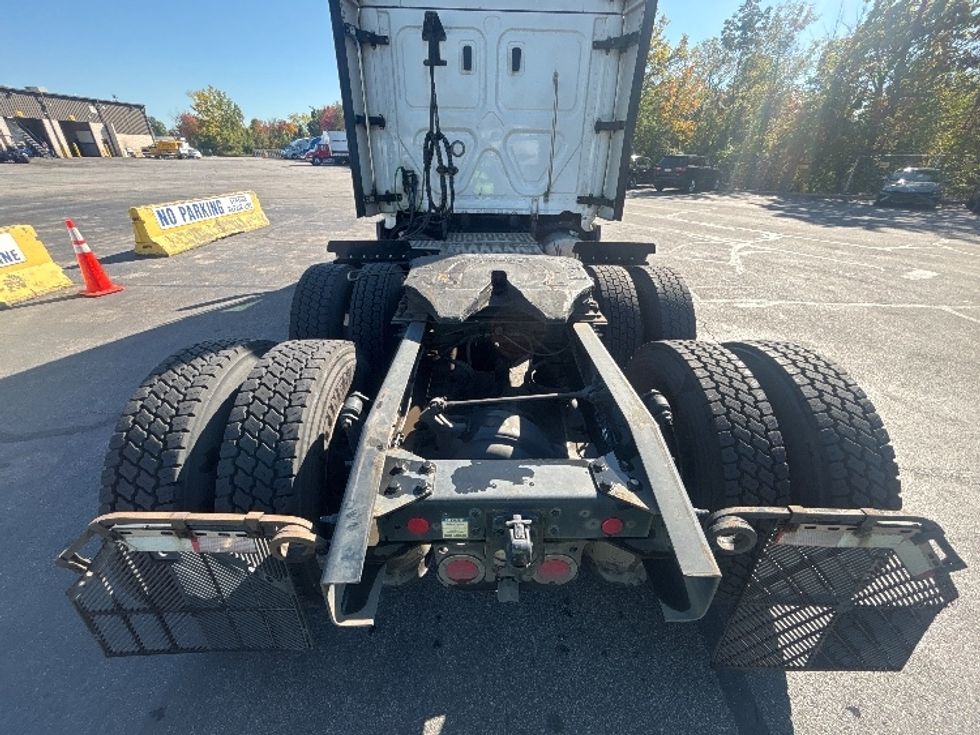 Sleeper Tractor-Heavy Duty Tractors-Freightliner-2023-T12664ST-Middlefield-OH-751,959\n\t\tmiles-$ 58,000 - Image 6