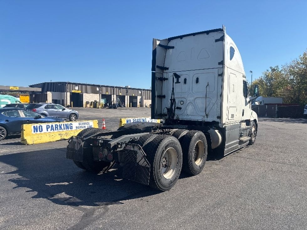 Sleeper Tractor-Heavy Duty Tractors-Freightliner-2023-T12664ST-Middlefield-OH-751,959\n\t\tmiles-$ 58,000 - Image 7
