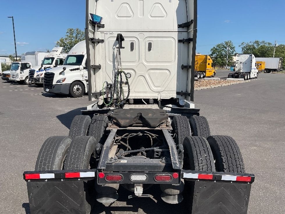 Sleeper Tractor-Heavy Duty Tractors-Freightliner-2023-T12664ST-Millville-NJ-555,764\n\t\tmiles-$ 69,500 - Image 6