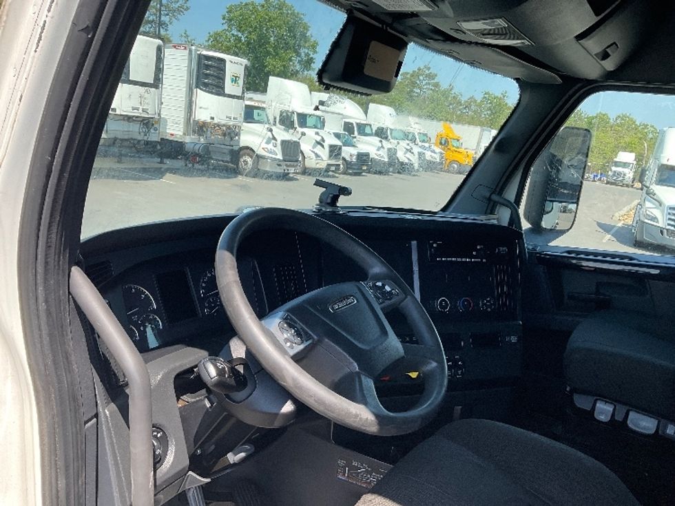 Sleeper Tractor-Heavy Duty Tractors-Freightliner-2023-T12664ST-Millville-NJ-610,565\n\t\tmiles-$ 66,250 - Image 10