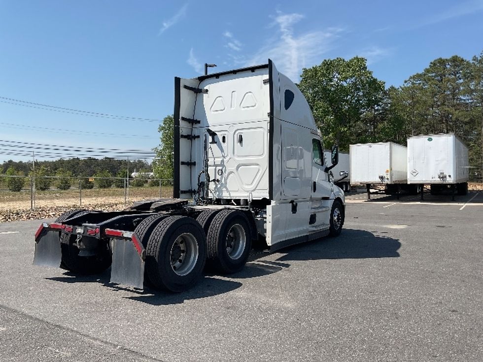 Sleeper Tractor-Heavy Duty Tractors-Freightliner-2023-T12664ST-Millville-NJ-610,565\n\t\tmiles-$ 66,250 - Image 7