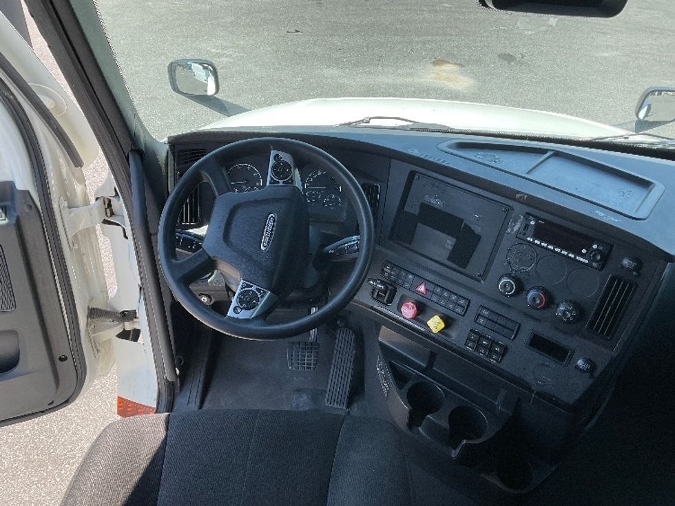 Sleeper Tractor-Heavy Duty Tractors-Freightliner-2023-T12664ST-Millville-NJ-611,464\n\t\tmiles-$ 66,000 - Image 11