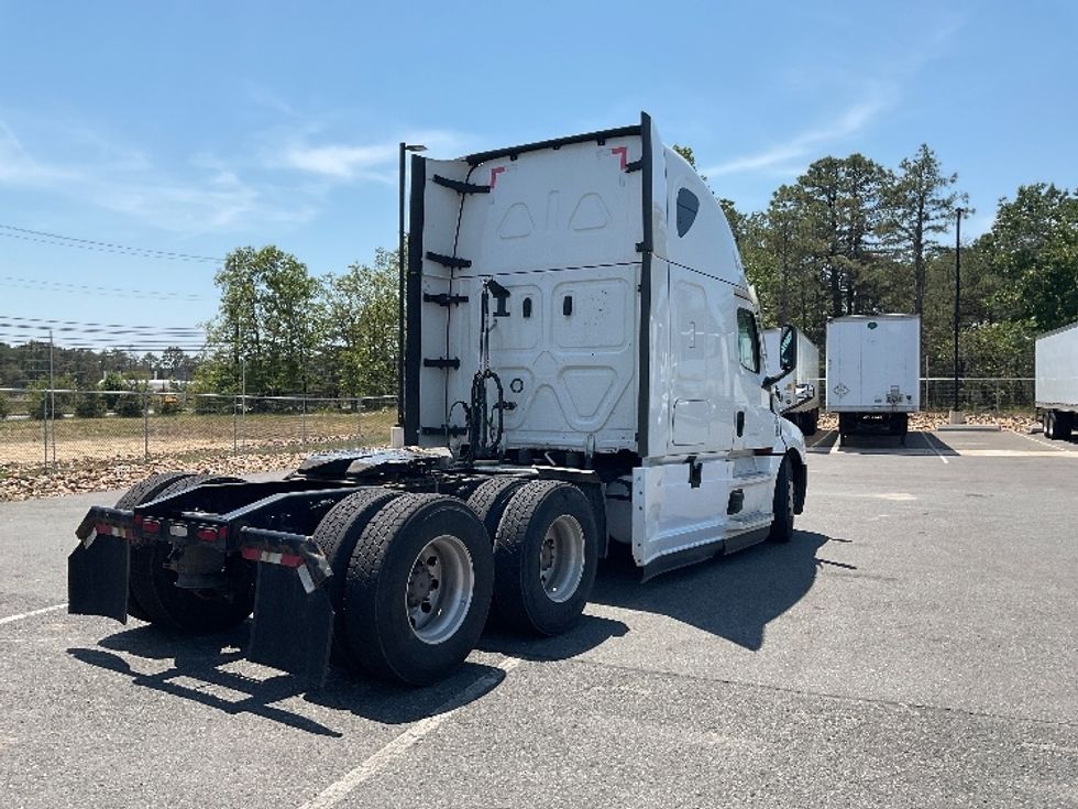 Sleeper Tractor-Heavy Duty Tractors-Freightliner-2023-T12664ST-Millville-NJ-611,464\n\t\tmiles-$ 66,000 - Image 7