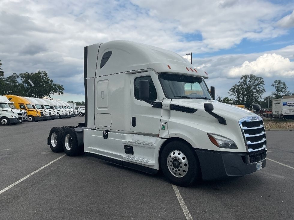 Sleeper Tractor-Heavy Duty Tractors-Freightliner-2023-T12664ST-Millville-NJ-625,195\n\t\tmiles-$ 70,000 - Image 1