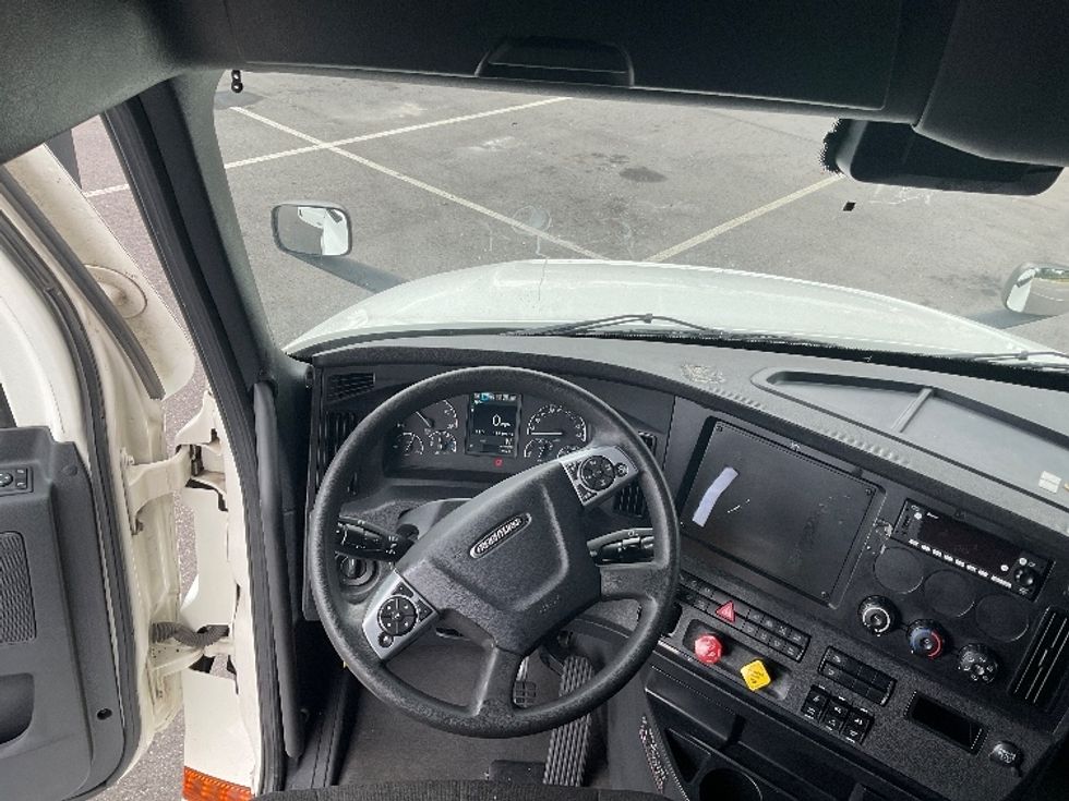 Sleeper Tractor-Heavy Duty Tractors-Freightliner-2023-T12664ST-Millville-NJ-625,195\n\t\tmiles-$ 70,000 - Image 11