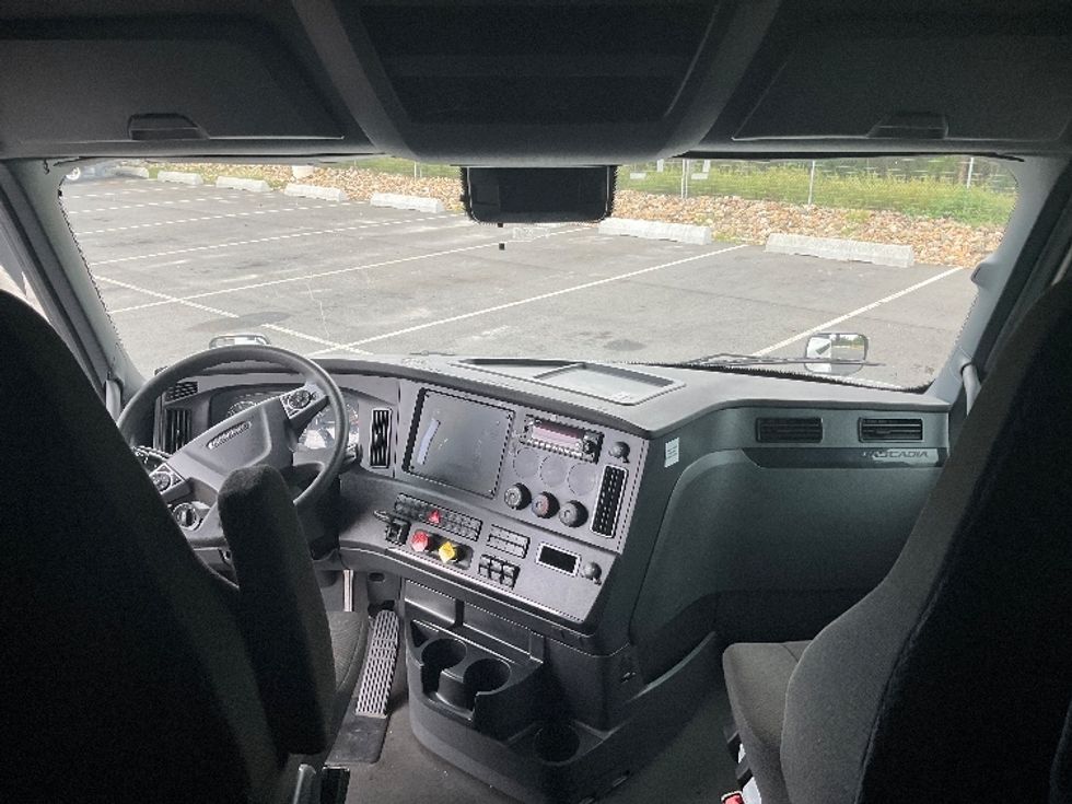 Sleeper Tractor-Heavy Duty Tractors-Freightliner-2023-T12664ST-Millville-NJ-625,195\n\t\tmiles-$ 70,000 - Image 12