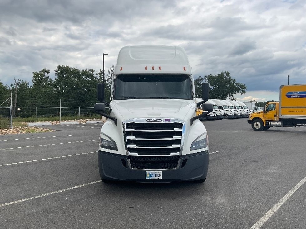 Sleeper Tractor-Heavy Duty Tractors-Freightliner-2023-T12664ST-Millville-NJ-625,195\n\t\tmiles-$ 70,000 - Image 2