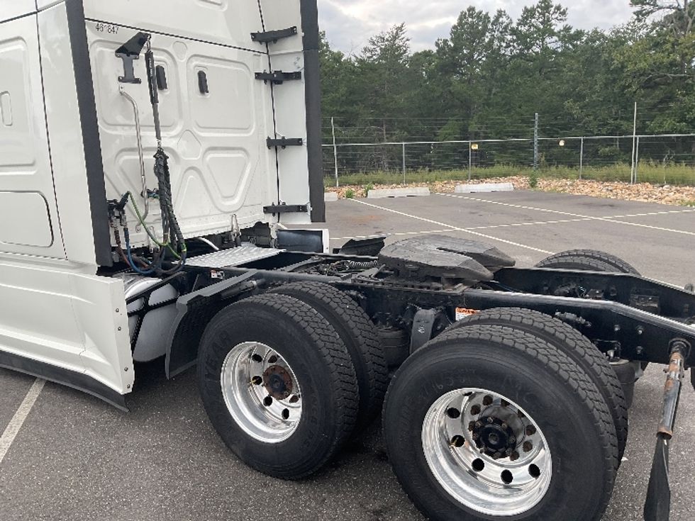 Sleeper Tractor-Heavy Duty Tractors-Freightliner-2023-T12664ST-Millville-NJ-625,195\n\t\tmiles-$ 70,000 - Image 22