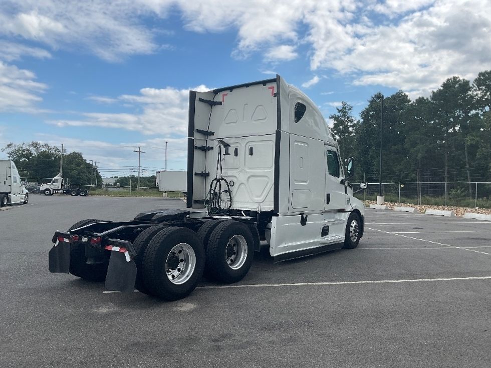 Sleeper Tractor-Heavy Duty Tractors-Freightliner-2023-T12664ST-Millville-NJ-625,195\n\t\tmiles-$ 70,000 - Image 7