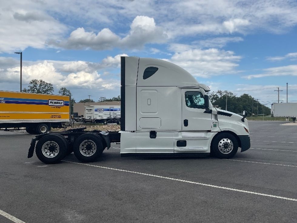 Sleeper Tractor-Heavy Duty Tractors-Freightliner-2023-T12664ST-Millville-NJ-625,195\n\t\tmiles-$ 70,000 - Image 8
