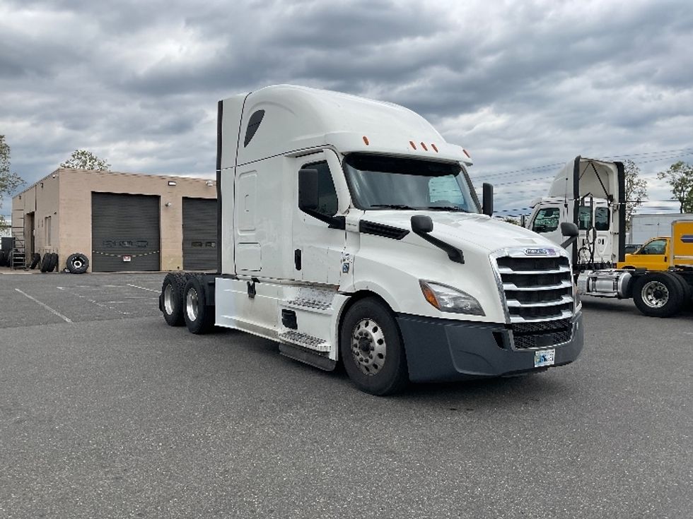 Sleeper Tractor-Heavy Duty Tractors-Freightliner-2023-T12664ST-Millville-NJ-635,248\n\t\tmiles-$ 63,750 - Image 1