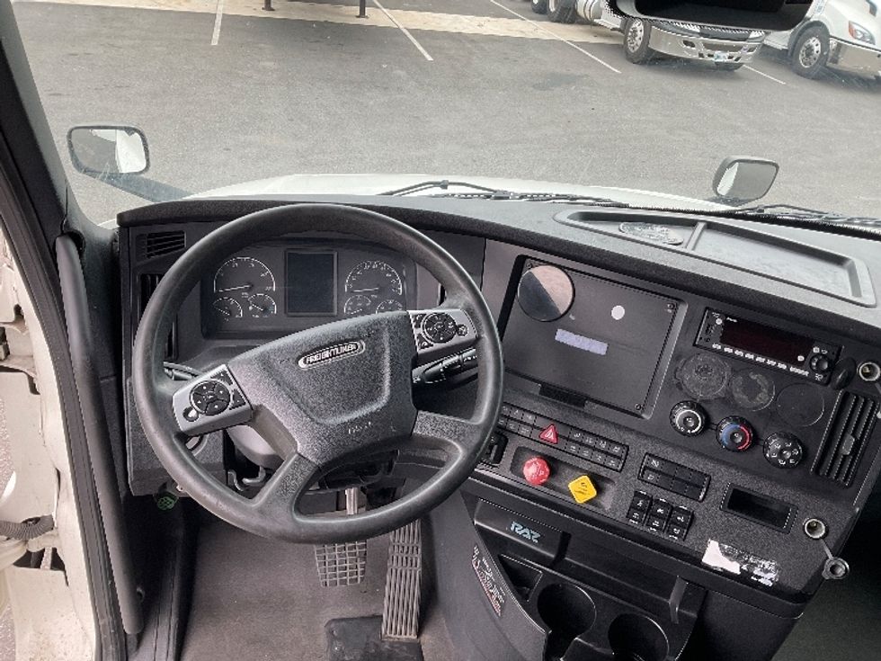 Sleeper Tractor-Heavy Duty Tractors-Freightliner-2023-T12664ST-Millville-NJ-635,248\n\t\tmiles-$ 63,750 - Image 11