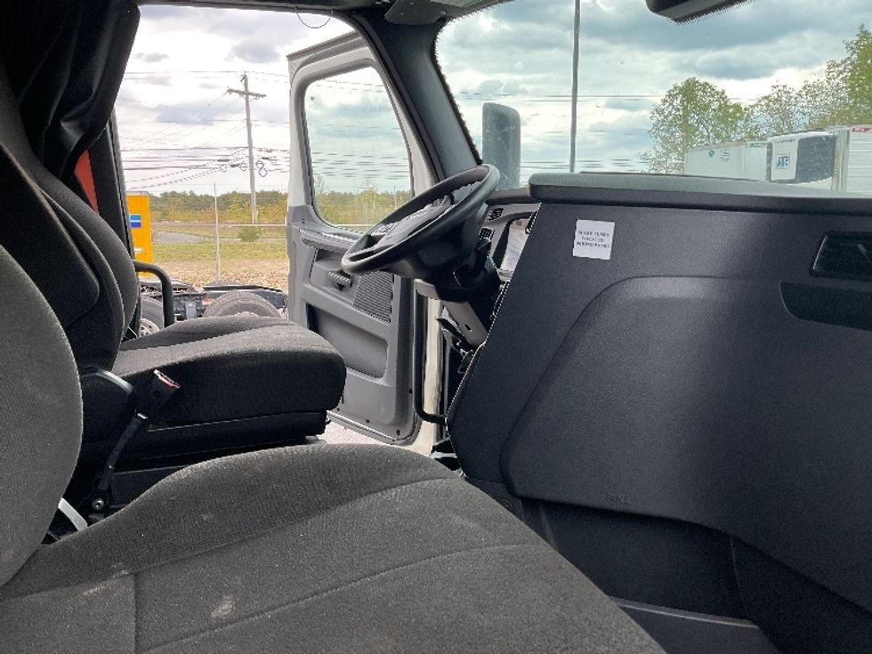 Sleeper Tractor-Heavy Duty Tractors-Freightliner-2023-T12664ST-Millville-NJ-635,248\n\t\tmiles-$ 63,750 - Image 15
