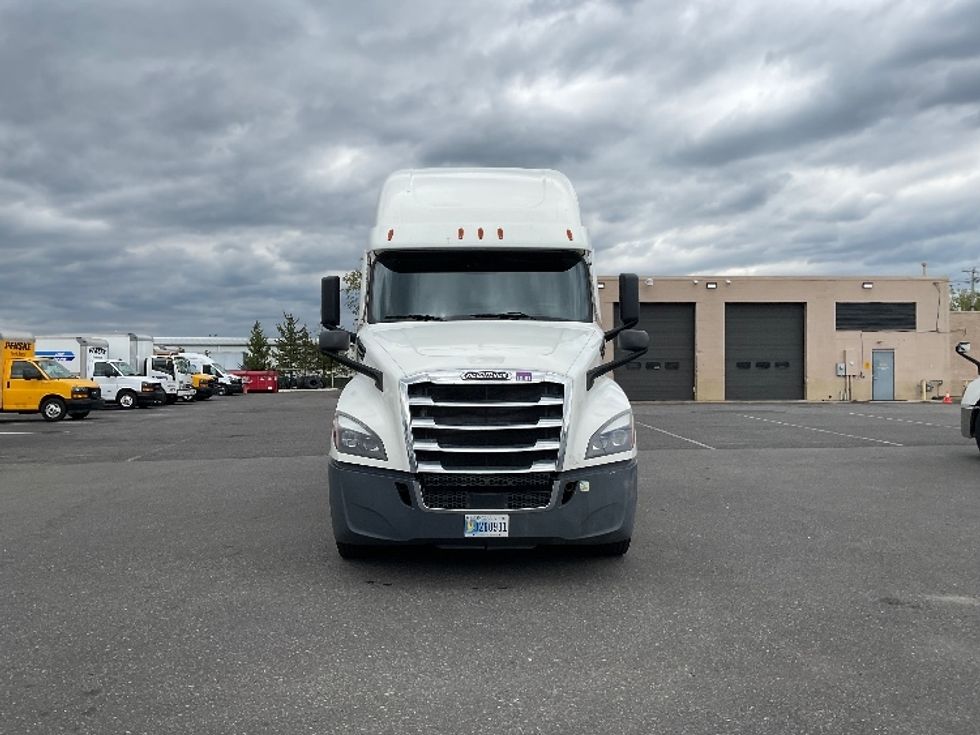 Sleeper Tractor-Heavy Duty Tractors-Freightliner-2023-T12664ST-Millville-NJ-635,248\n\t\tmiles-$ 63,750 - Image 2