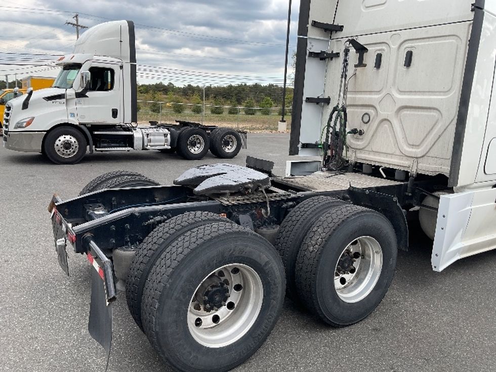 Sleeper Tractor-Heavy Duty Tractors-Freightliner-2023-T12664ST-Millville-NJ-635,248\n\t\tmiles-$ 63,750 - Image 22