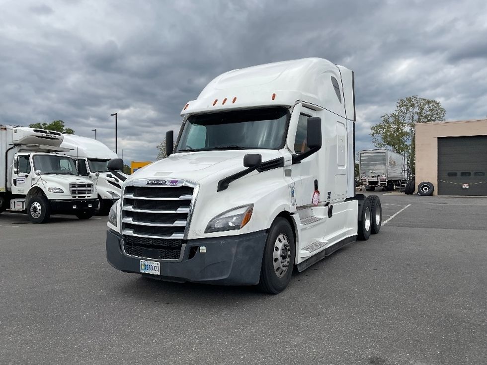 Sleeper Tractor-Heavy Duty Tractors-Freightliner-2023-T12664ST-Millville-NJ-635,248\n\t\tmiles-$ 63,750 - Image 3