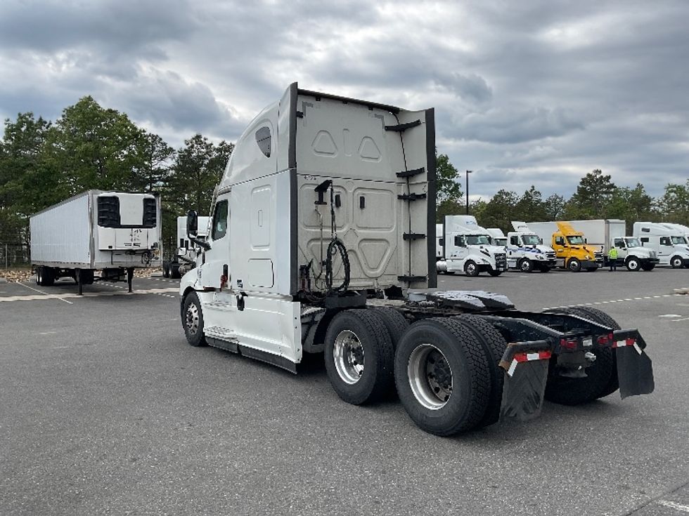 Sleeper Tractor-Heavy Duty Tractors-Freightliner-2023-T12664ST-Millville-NJ-635,248\n\t\tmiles-$ 63,750 - Image 5