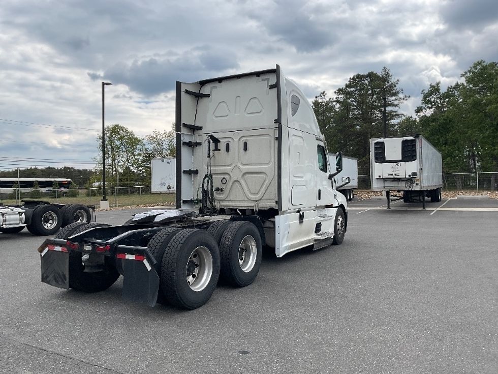 Sleeper Tractor-Heavy Duty Tractors-Freightliner-2023-T12664ST-Millville-NJ-635,248\n\t\tmiles-$ 63,750 - Image 7