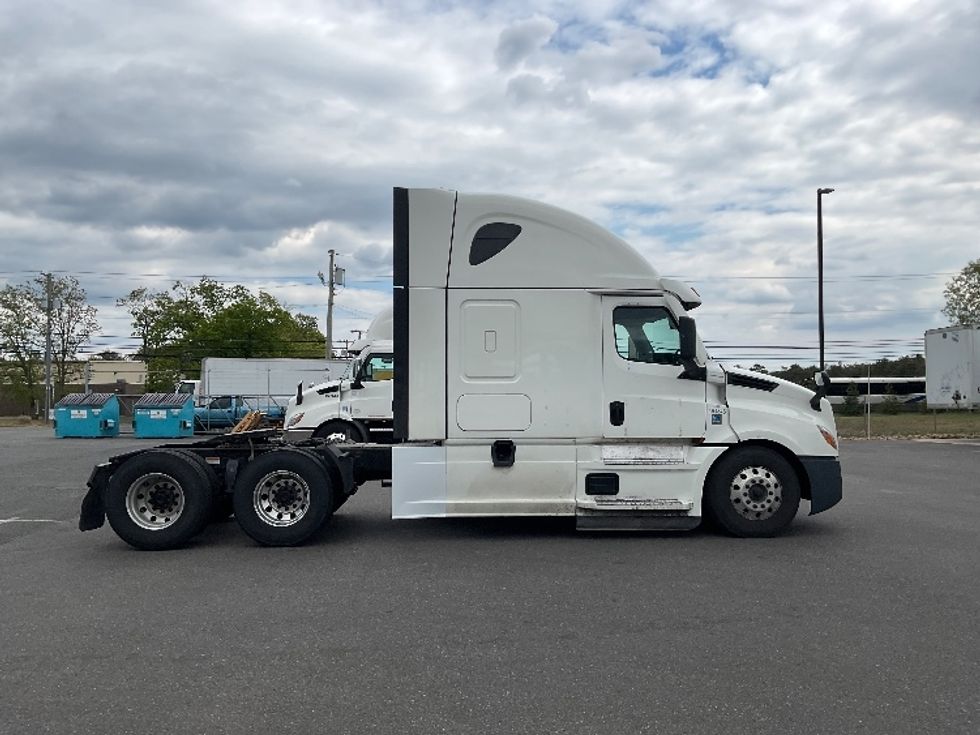 Sleeper Tractor-Heavy Duty Tractors-Freightliner-2023-T12664ST-Millville-NJ-635,248\n\t\tmiles-$ 63,750 - Image 8
