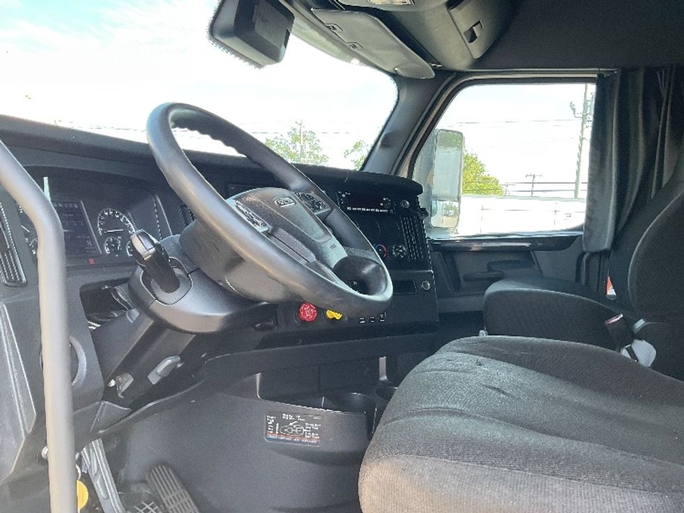 Sleeper Tractor-Heavy Duty Tractors-Freightliner-2023-T12664ST-Millville-NJ-684,915\n\t\tmiles-$ 58,750 - Image 10