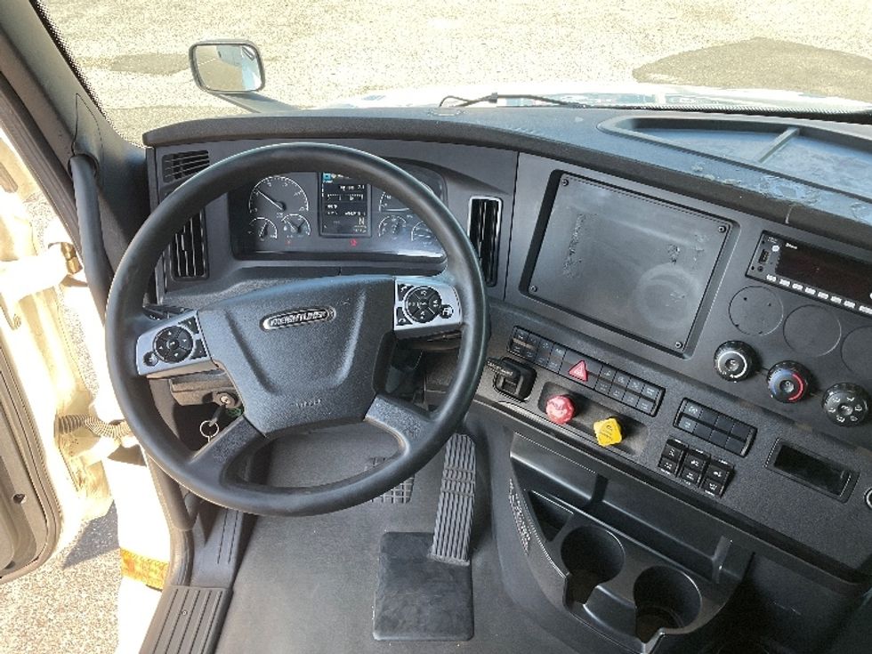 Sleeper Tractor-Heavy Duty Tractors-Freightliner-2023-T12664ST-Millville-NJ-684,915\n\t\tmiles-$ 58,750 - Image 11