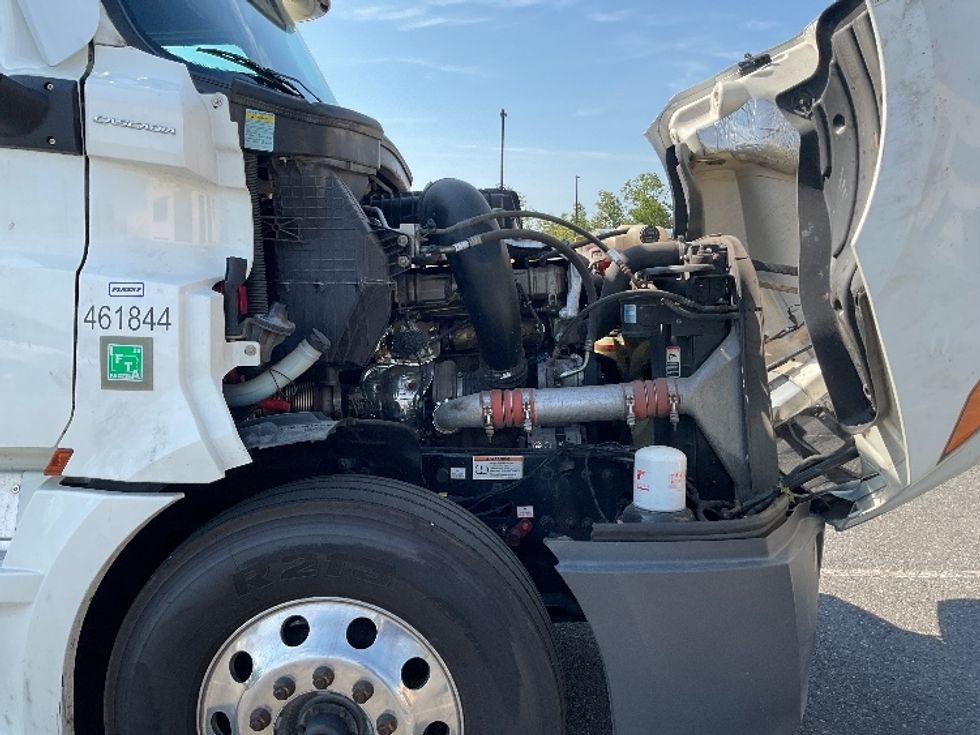Sleeper Tractor-Heavy Duty Tractors-Freightliner-2023-T12664ST-Millville-NJ-684,915\n\t\tmiles-$ 58,750 - Image 20