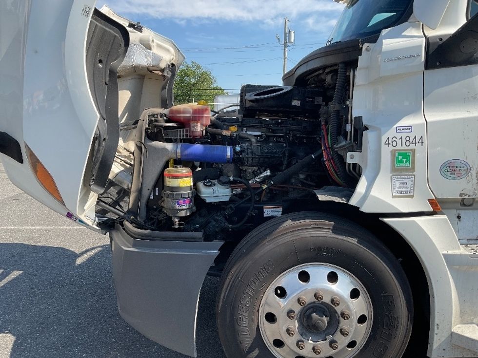 Sleeper Tractor-Heavy Duty Tractors-Freightliner-2023-T12664ST-Millville-NJ-684,915\n\t\tmiles-$ 58,750 - Image 21