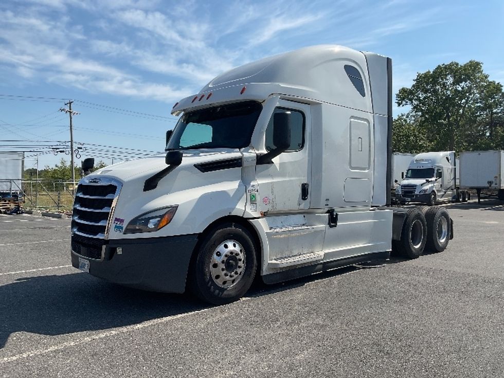 Sleeper Tractor-Heavy Duty Tractors-Freightliner-2023-T12664ST-Millville-NJ-684,915\n\t\tmiles-$ 58,750 - Image 3