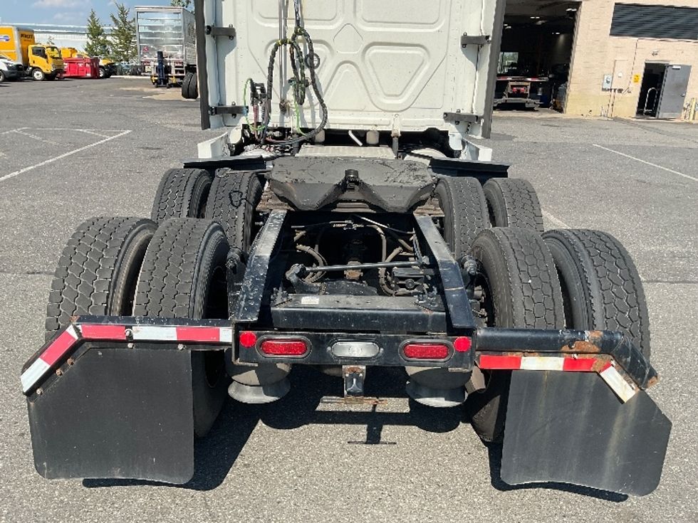 Sleeper Tractor-Heavy Duty Tractors-Freightliner-2023-T12664ST-Millville-NJ-684,915\n\t\tmiles-$ 58,750 - Image 6