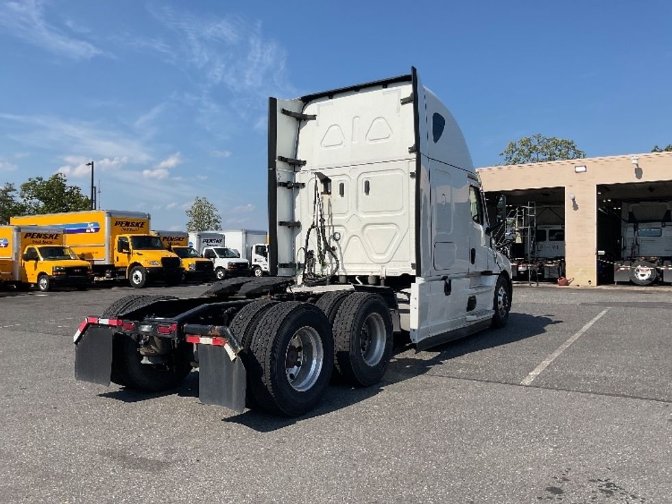 Sleeper Tractor-Heavy Duty Tractors-Freightliner-2023-T12664ST-Millville-NJ-684,915\n\t\tmiles-$ 58,750 - Image 7