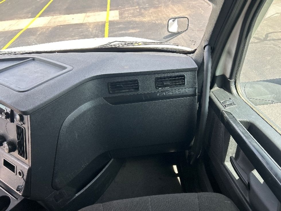 Sleeper Tractor-Heavy Duty Tractors-Freightliner-2023-T12664ST-Milwaukee-WI-549,664\n\t\tmiles-$ 70,000 - Image 14