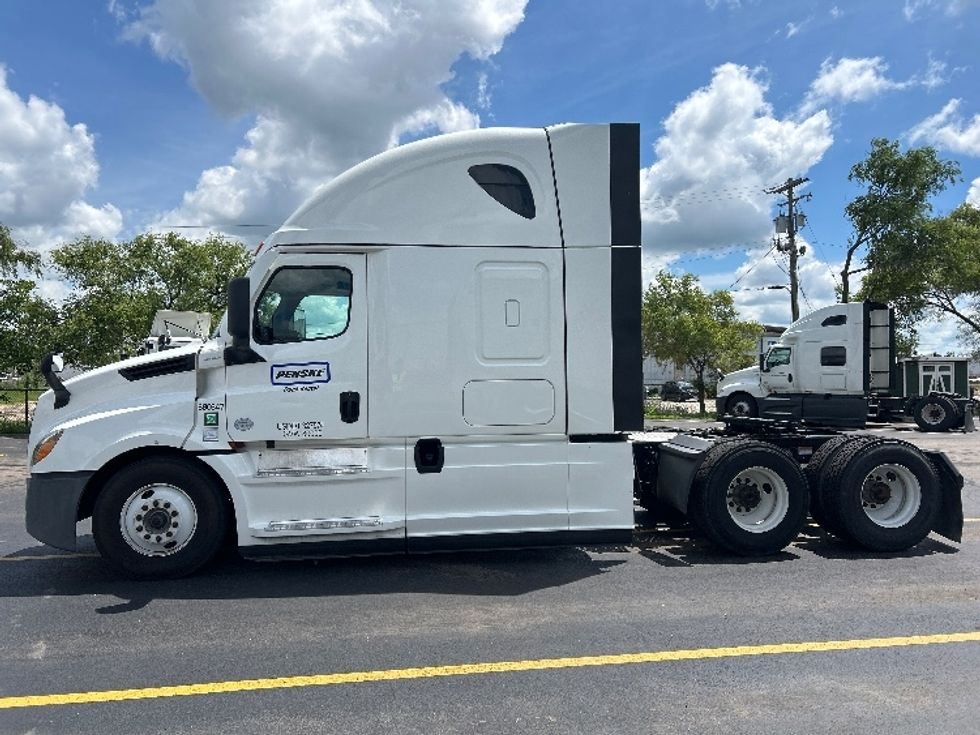 Sleeper Tractor-Heavy Duty Tractors-Freightliner-2023-T12664ST-Milwaukee-WI-549,664\n\t\tmiles-$ 70,000 - Image 4