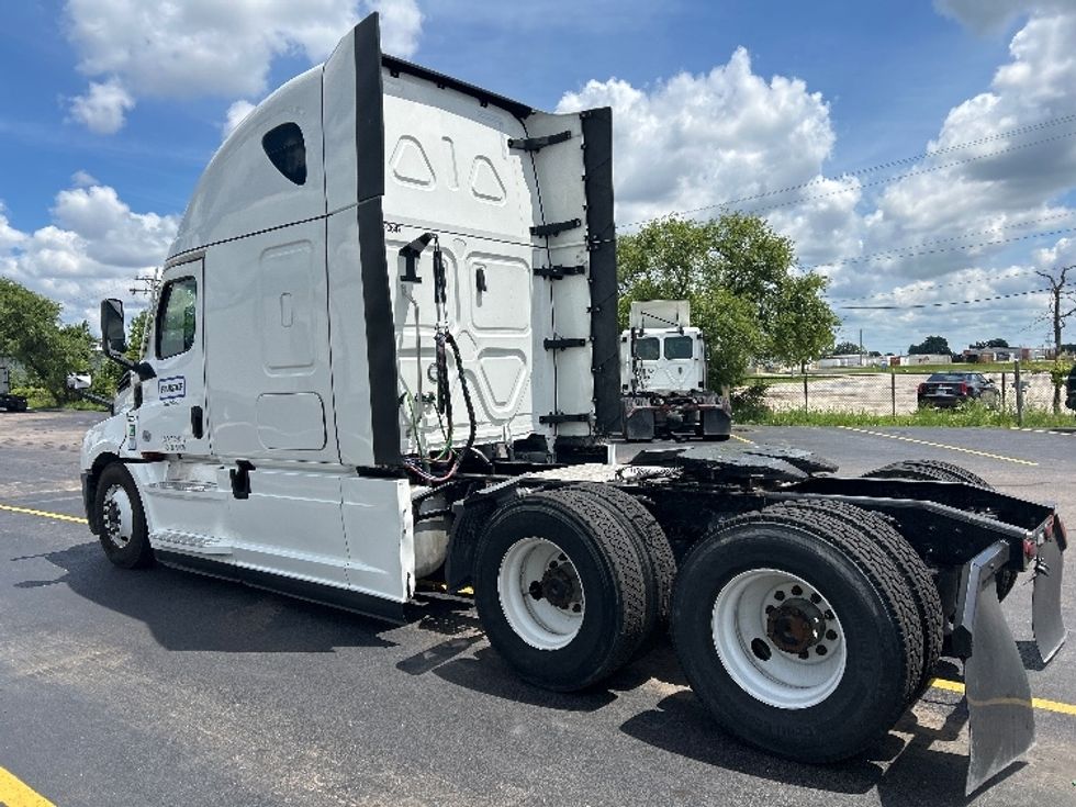 Sleeper Tractor-Heavy Duty Tractors-Freightliner-2023-T12664ST-Milwaukee-WI-549,664\n\t\tmiles-$ 70,000 - Image 5