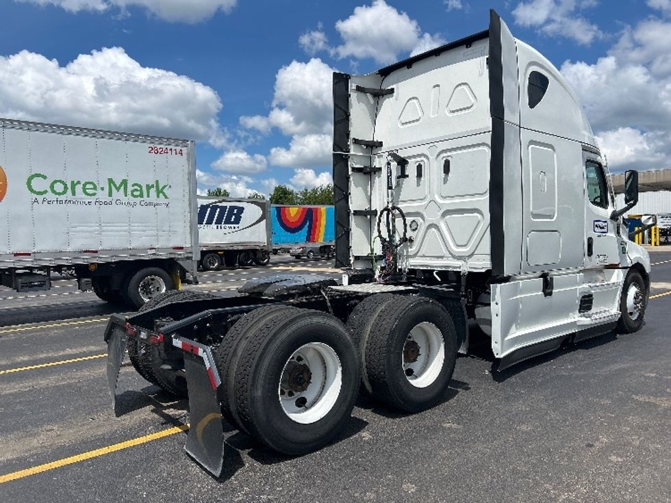 Sleeper Tractor-Heavy Duty Tractors-Freightliner-2023-T12664ST-Milwaukee-WI-549,664\n\t\tmiles-$ 70,000 - Image 7