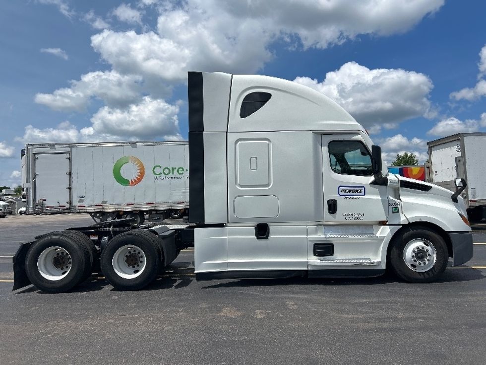 Sleeper Tractor-Heavy Duty Tractors-Freightliner-2023-T12664ST-Milwaukee-WI-549,664\n\t\tmiles-$ 70,000 - Image 8