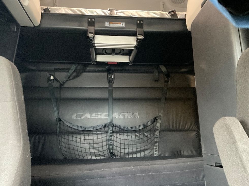 Sleeper Tractor-Heavy Duty Tractors-Freightliner-2023-T12664ST-Milwaukee-WI-602,213\n\t\tmiles-$ 60,750 - Image 16