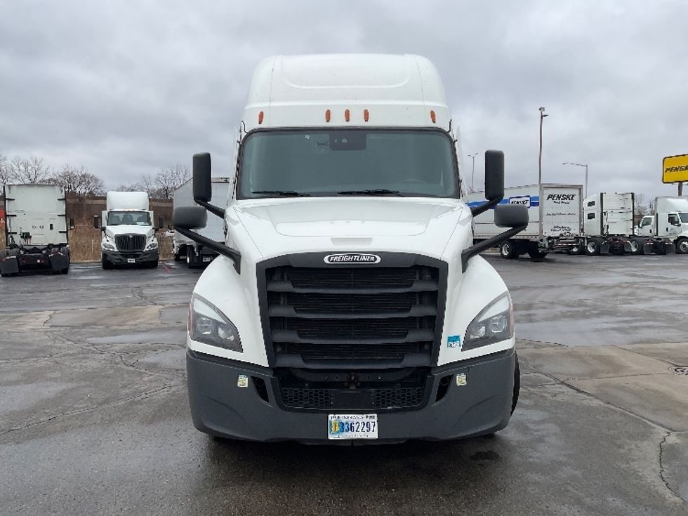Sleeper Tractor-Heavy Duty Tractors-Freightliner-2023-T12664ST-Milwaukee-WI-602,213\n\t\tmiles-$ 60,750 - Image 2