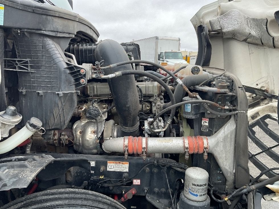 Sleeper Tractor-Heavy Duty Tractors-Freightliner-2023-T12664ST-Milwaukee-WI-602,213\n\t\tmiles-$ 60,750 - Image 20