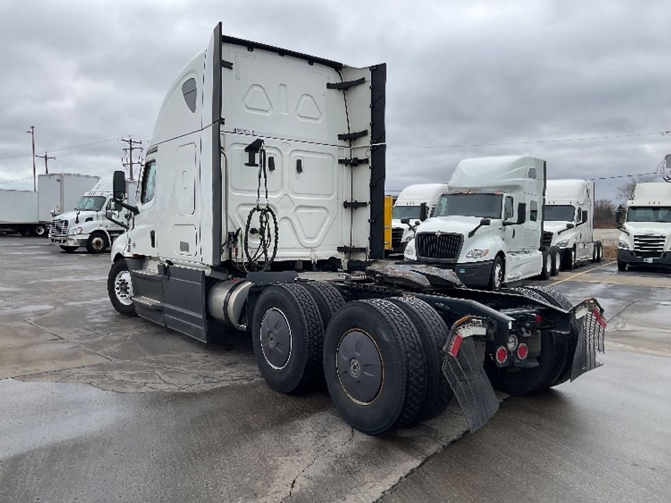 Sleeper Tractor-Heavy Duty Tractors-Freightliner-2023-T12664ST-Milwaukee-WI-602,213\n\t\tmiles-$ 60,750 - Image 5