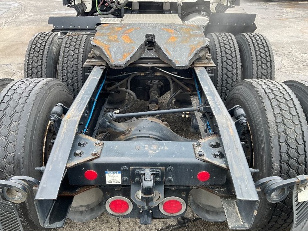 Sleeper Tractor-Heavy Duty Tractors-Freightliner-2023-T12664ST-Milwaukee-WI-602,213\n\t\tmiles-$ 60,750 - Image 6