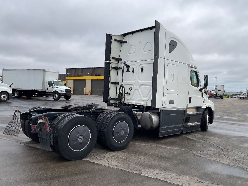 Sleeper Tractor-Heavy Duty Tractors-Freightliner-2023-T12664ST-Milwaukee-WI-602,213\n\t\tmiles-$ 60,750 - Image 7