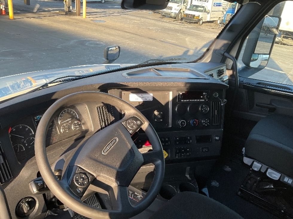 Sleeper Tractor-Heavy Duty Tractors-Freightliner-2023-T12664ST-Milwaukee-WI-762,291\n\t\tmiles-$ 45,500 - Image 10