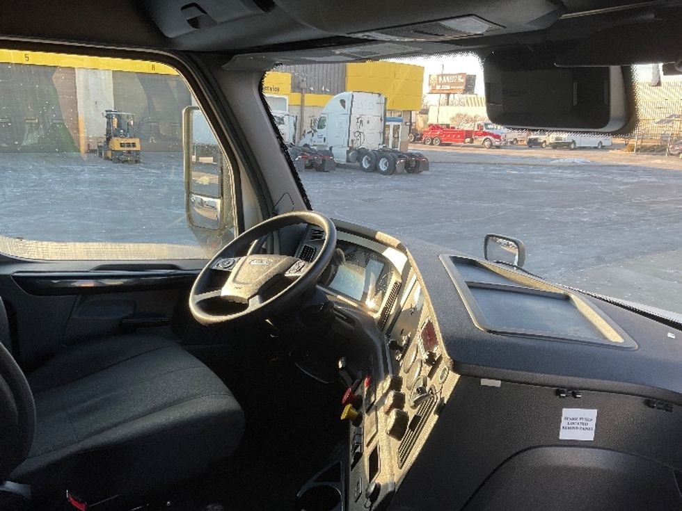 Sleeper Tractor-Heavy Duty Tractors-Freightliner-2023-T12664ST-Milwaukee-WI-762,291\n\t\tmiles-$ 45,500 - Image 15